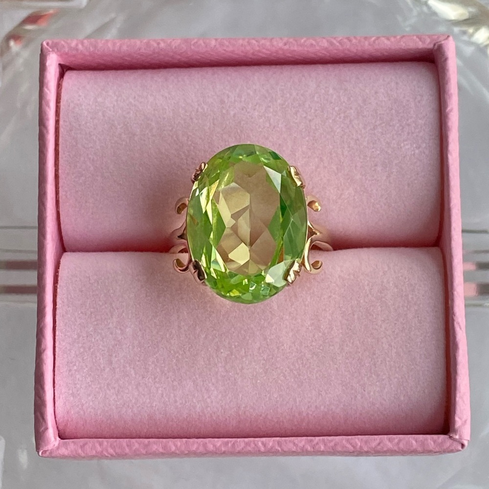 Vintage 14k Gold Cocktail Ring with Large Oval Spinel Gemstone